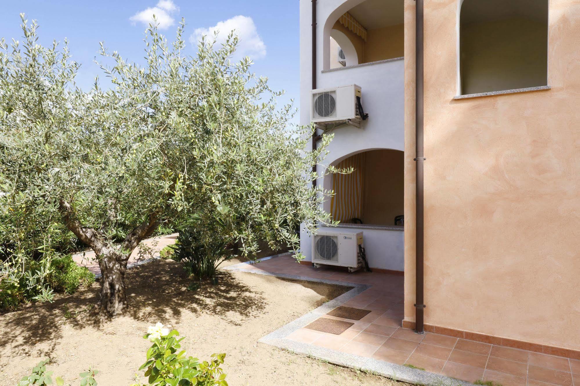 Residence Il Borgo Орозеи Екстериор снимка