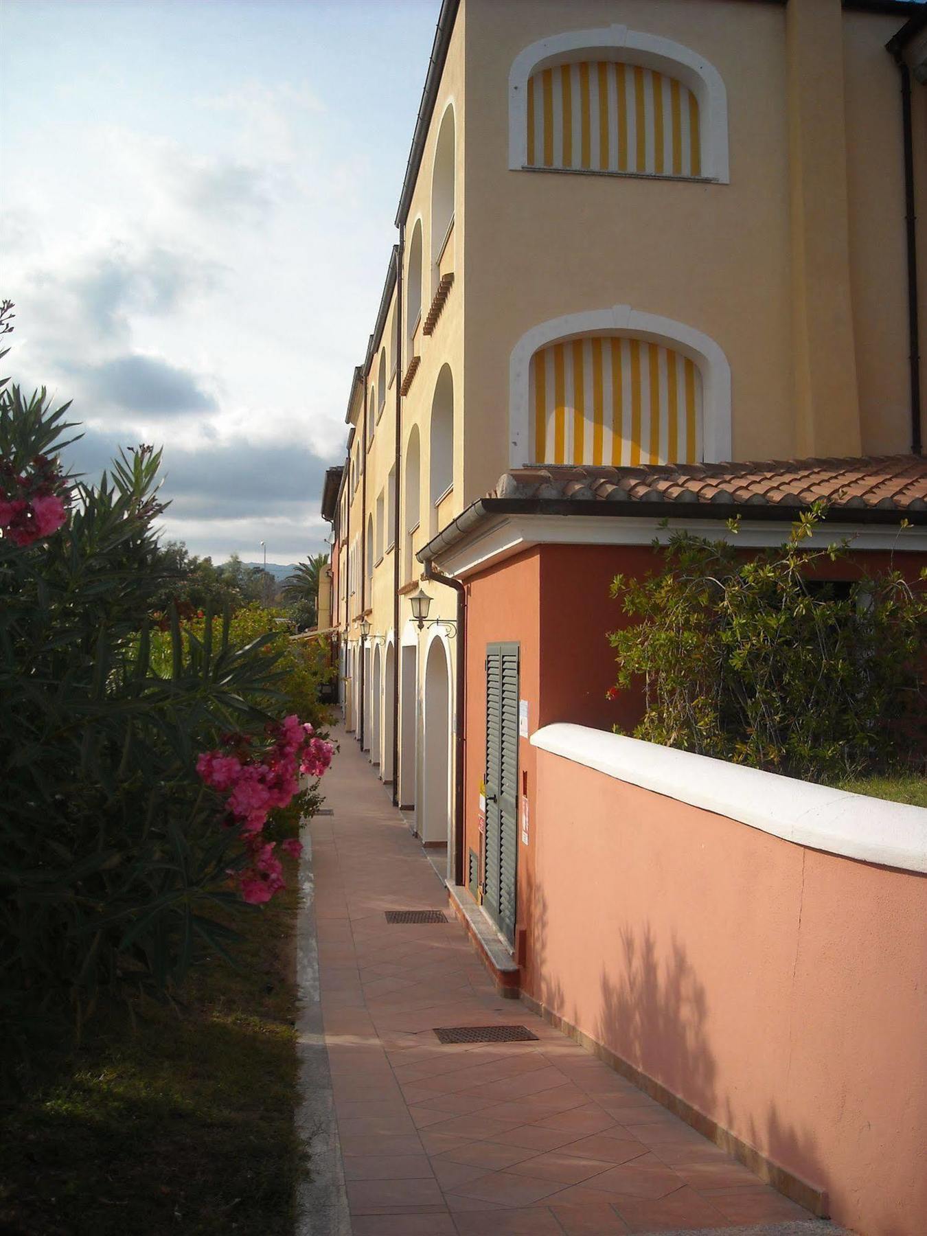 Residence Il Borgo Орозеи Екстериор снимка